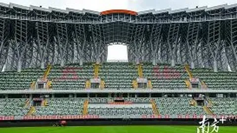 《独家揭秘：凯恩转会巴萨传闻浮出水面，实情揭晓！拜仁铁心续约，锁定未来锋线核心》